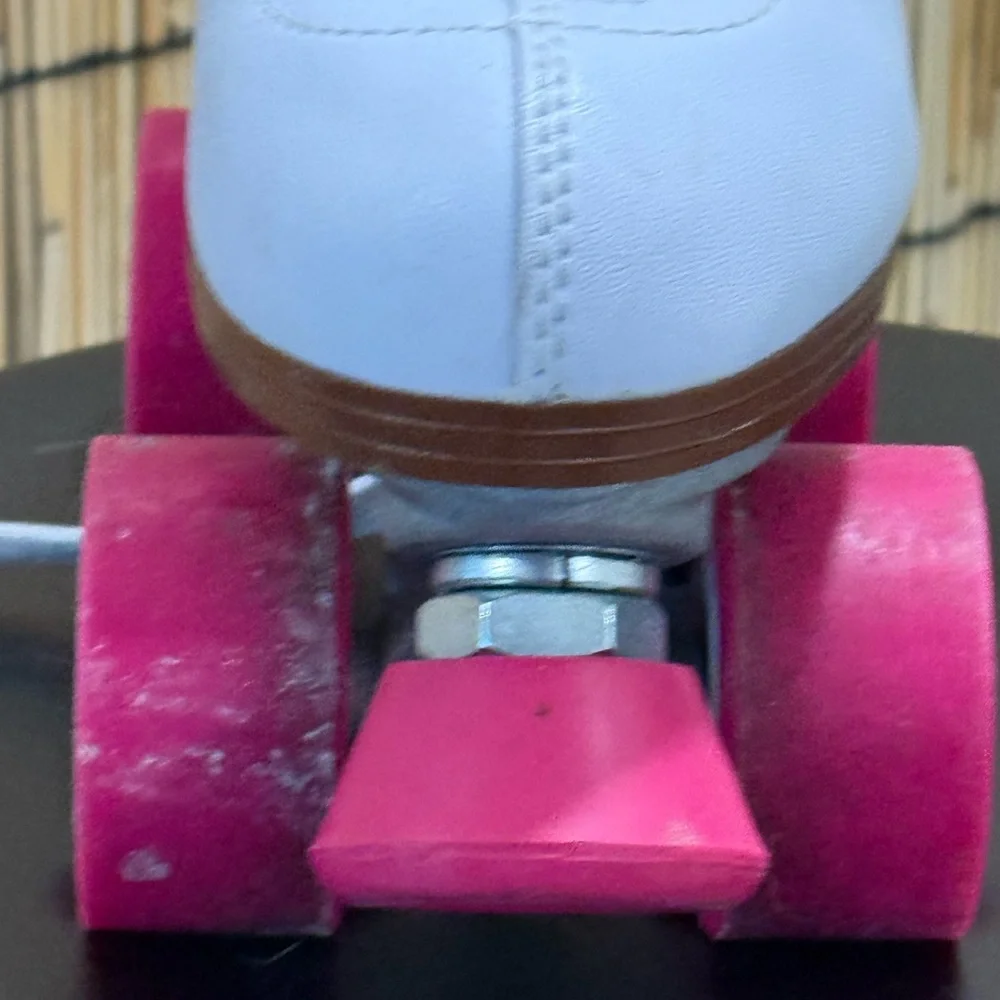 White Leather Quad Roller Skates with Pink Wheels - Picture 9 of 11